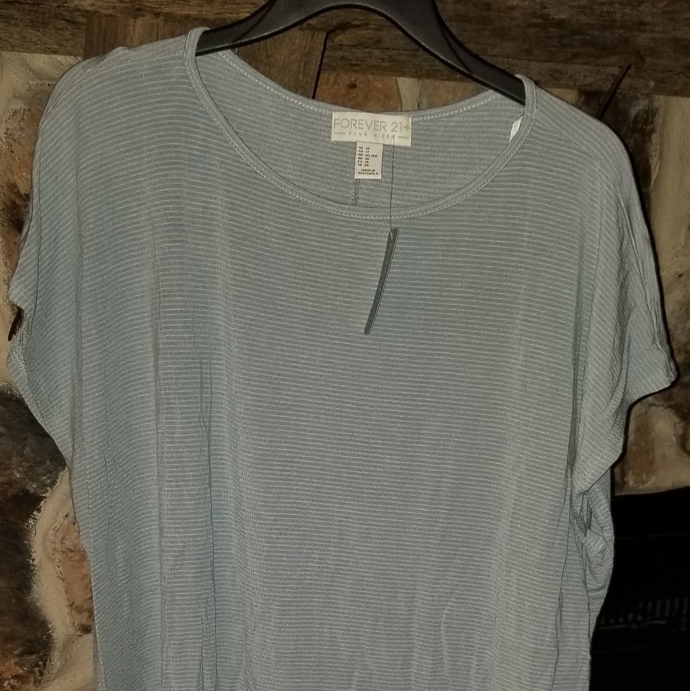 Short sleeve top